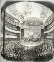 Vue du théâtre rue du Château d