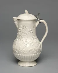 Cruche à eau, fabriquée par la Manufacture de Pont-aux-Choux, vers 1770