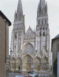 Façade ouest de la cathédrale de Bayeux