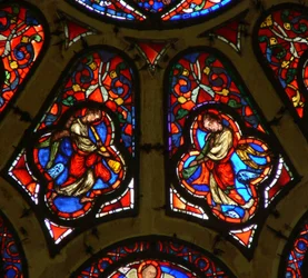 Fenêtre Ww représentant un ange soufflant la trompette du Jugement Dernier