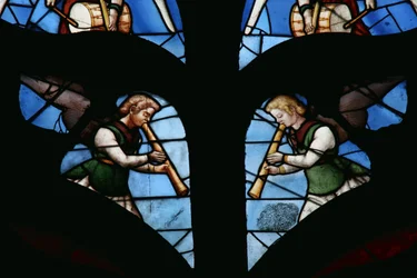 Fenêtre représentant des Anges musiciens