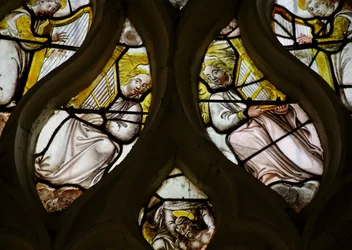 Anges musiciens avec orgues et harpes