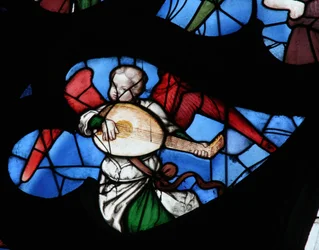 Vitrail représentant un ange musicien