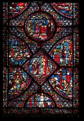 Vitrail représentant des scènes de la Vie de Charlemagne (747-814) du déambulatoire