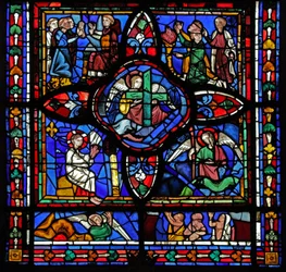 Fenêtre représentant la première section de la fenêtre w7 ; Au centre se trouvent les Reliques de la Passion (la Croix et la Lance) ; ailleurs des moines disputant et des panneaux interpolés du Jugement Dernier