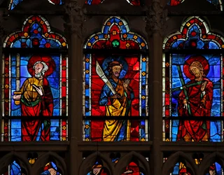 Fenêtre w102 représentant Saint Matthias, Saint Barthélemy et Saint André