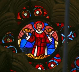 Fenêtre w141 représentant un ange portant des couronnes