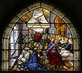 Fenêtre w16 représentant Saint Thomas en Inde invité au mariage de Pélage, battu par un serviteur - qui est à son tour mangé par un lion. Un chien apporte le bras du serviteur