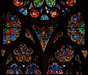 Fenêtre w17 représentant les lumières de la rosace avec du verre géométrique et décoratif
