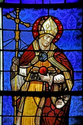 Fenêtre w18 représentant Saint Augustin tenant un cœur enflammé