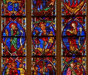 Vitrail w200 représentant la Crucifixion avec Marie et Jean