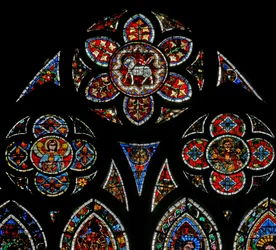 Fenêtre w202 représentant les lumières de la rosace avec deux anges et l