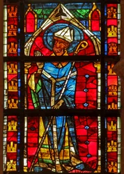 Vitrail w205 représentant un saint évêque