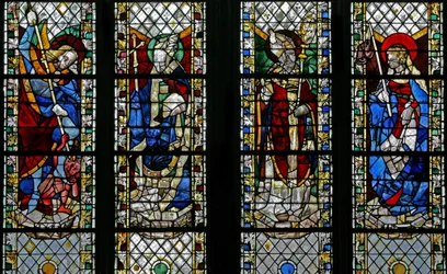 Fenêtre w49 représentant Saint Michel, Saint Julien, Saint Guillaume, Sainte Geneviève