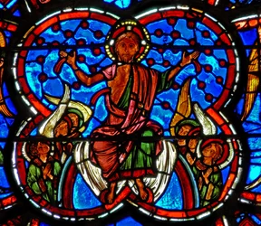 Fenêtre w4 représentant le Christ au Jugement Dernier