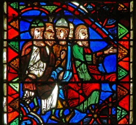 Fenêtre w51 représentant une scène de la vie de Sainte Catherine : les philosophes se rassemblent pour la condamner