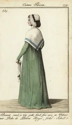 Femme en robe rayée avec un châle mouchoir