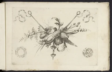 Feston avec fleurs, feuilles et fruits