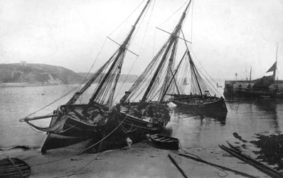 Bateaux dans le port de Tenby, Pembrokeshire, Pays de Galles, 1924-1926