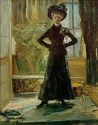 Portrait de la fille en costume noir