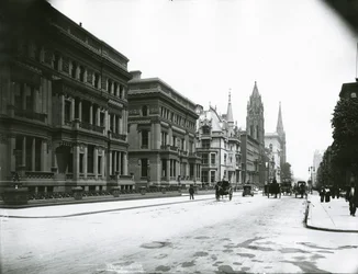 Cinquième avenue regardant vers le nord depuis la 49e rue
