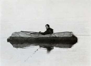 Campbell en kayak, 1911, 1913