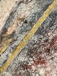 Texture dorée craquelée