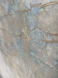 Fissures dorées patinées
