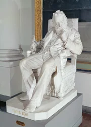Statue assise de Victor Hugo (1802-85)