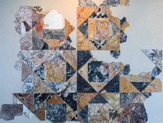 Pavement de marbre en opus sectile d