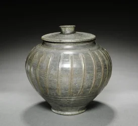 Pot avec couvercle, 100s