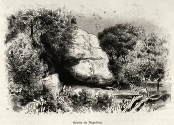 La grotte Napoléon, où Napoléon Bonaparte (1769-1821) aimait se réfugier enfant pour étudier et méditer. Gravure et histoire La Corse par Gaston Vuillier (1845-1915), en 1890, dans Le tour du monde, nouveau journal des voyages, sous la direction d