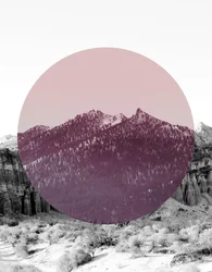 Cercle de montagnes abstrait