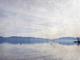 Un lac hivernal paisible