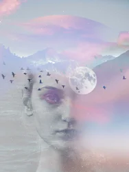La femme des montagnes rêveuse