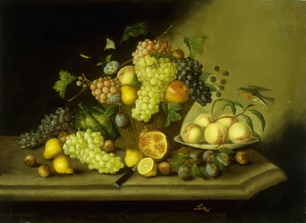 Nature morte avec un panier de raisins et des fruits mélangés sur un rebord de pierre