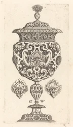Gobelet, bord décoré avec un masque à la bouche béante