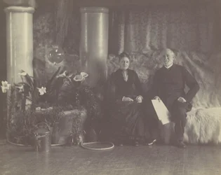 M. et Mme Charles E. Tiffany dans le studio de Louis C. Tiffany, vers 1890