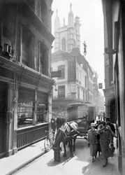 Bow Lane regardant vers le sud, City de Londres, vers 1930