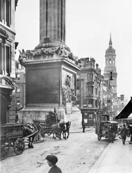 Monument et Saint Magnus le Martyr, Lower Thames St, City of London, avant 1933
