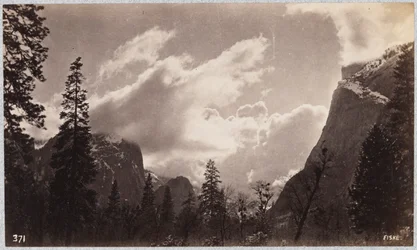 Vallée de Yosemite, avec des nuages