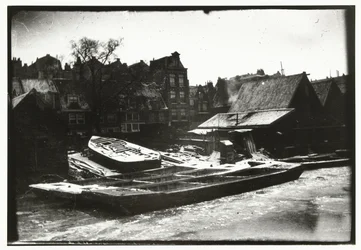 Vue sur un chantier naval sur le Prinseneiland à Amsterdam