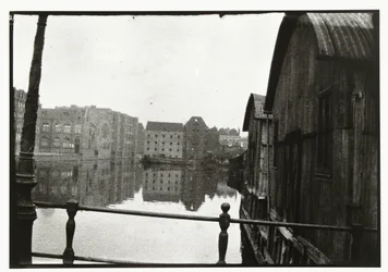 Vue depuis le pont vers l