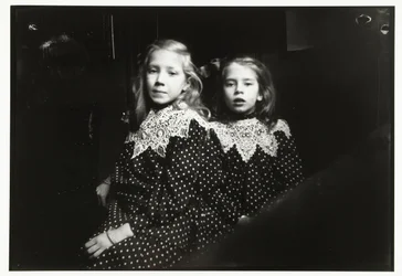 Portrait de deux filles inconnues