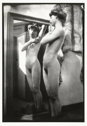 Nu féminin devant un miroir