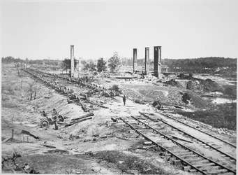 Ruines du train de munitions de 28 wagons de Hood et de l