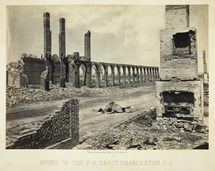 Ruines de la gare de Charleston, S.C., 1865