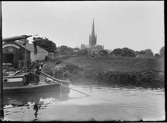 Cathédrale de Norwich depuis Pull