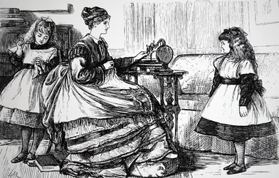 Machine à coudre dans une maison de classe moyenne