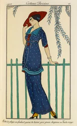 Robe de plage en foulard garni de tussor gros grain chapeau en Suède rouge. Costumes Parisiens no.15. Femme portant une robe de plage et une écharpe en soie brute ornée de gros grain en bleu à pois et un chapeau rouge.